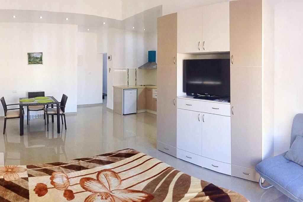 Bat Galim - Luxury Apartment By The Sea Haifa Ngoại thất bức ảnh